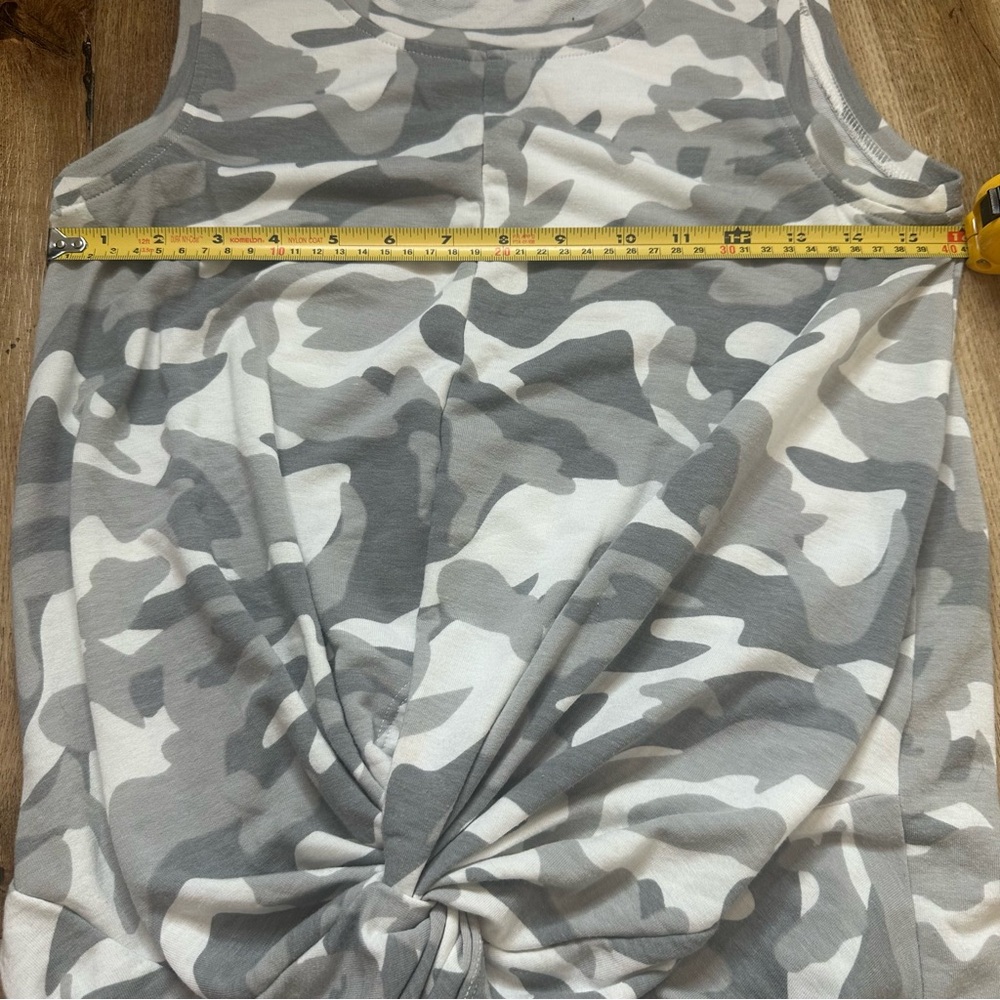 Cable & Gauge White & Gray Camo Blouse Size Small - Picture 7 of 10